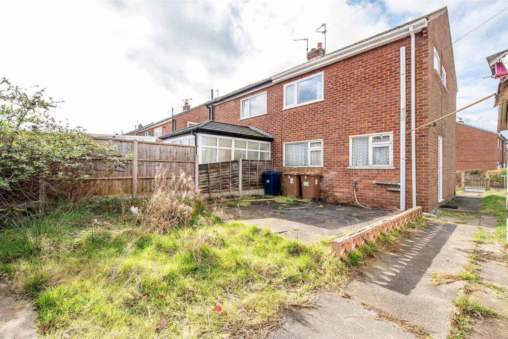 3 bed property in Glendale Crescent, Preston